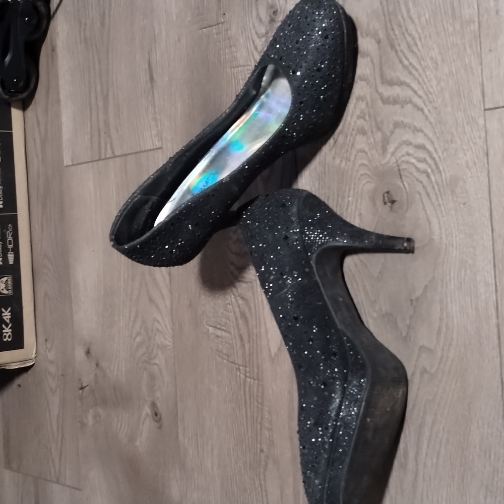Heels - Picture 2 of 3